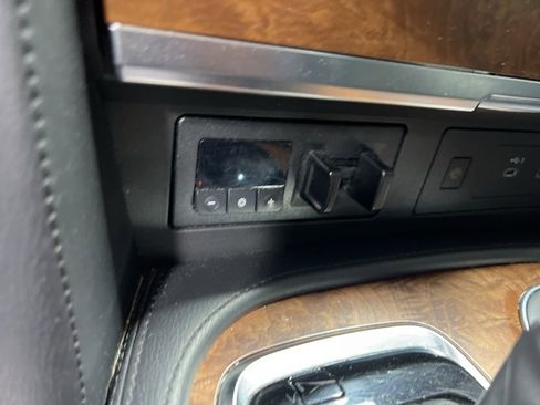 Used 2023 Nissan Armada SL w/ Captain's Chairs Package image 33