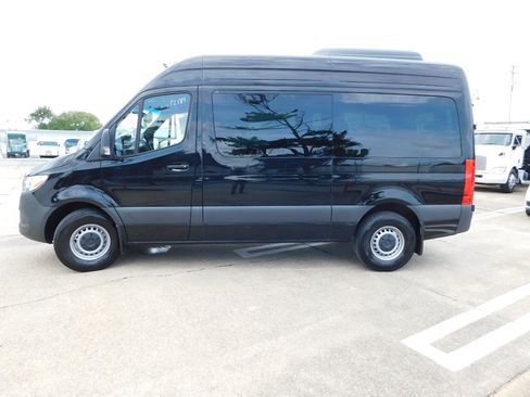 Used 2025 Mercedes-Benz Sprinter 2500 image 4