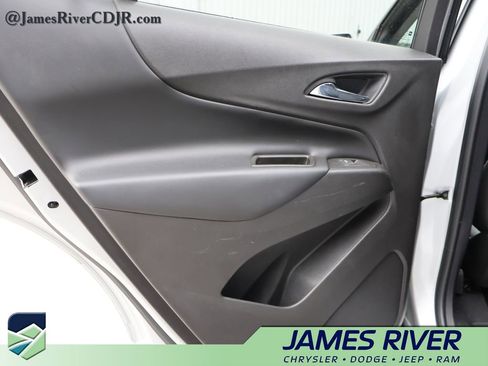 Used 2018 Chevrolet Equinox LT image 17