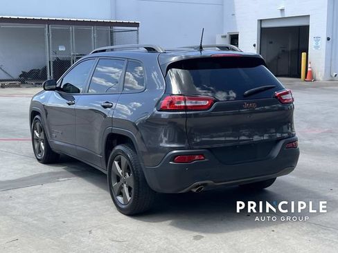 Used 2017 Jeep Cherokee Latitude w/ Safety/Convenience Group FWD image 11