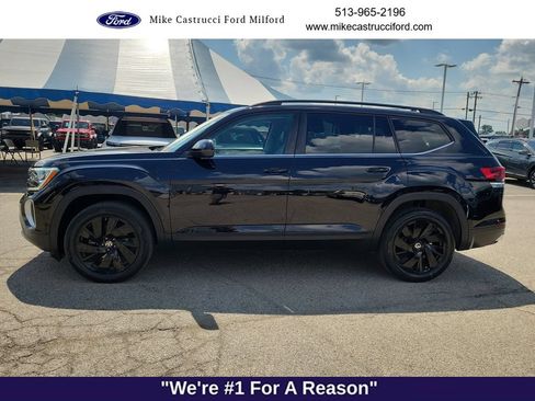 Used 2024 Volkswagen Atlas SE w/ Panoramic Sunroof Package AWD/4WD image 2