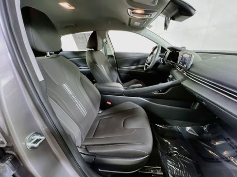 Used 2023 Hyundai Elantra SEL image 25