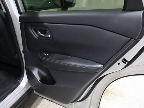 Used 2024 Nissan Rogue SV image 23