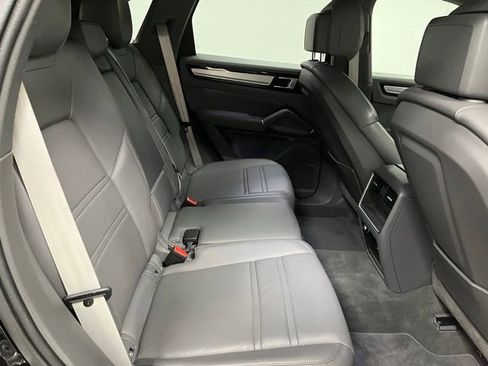Used 2022 Porsche Cayenne Platinum Edition AWD/4WD image 48