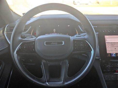 Used 2022 Jeep Grand Cherokee Overland w/ Luxury Tech Group IV image 23