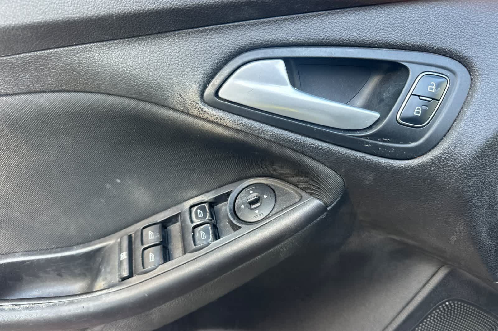Used 2017 Ford Focus SE FWD image 15