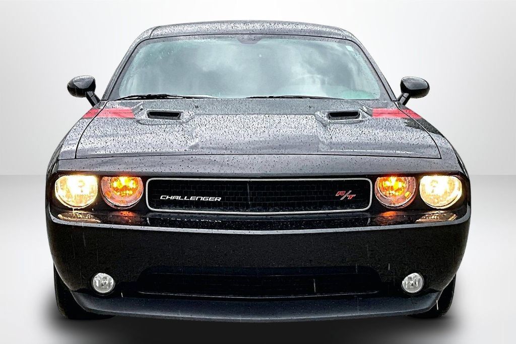 Used 2014 Dodge Challenger R/T RWD image 2