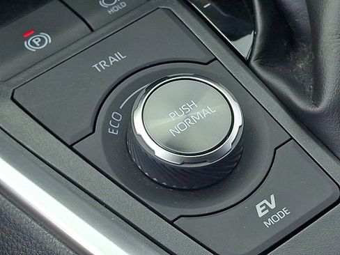 Used 2020 Toyota RAV4 Limited AWD/4WD image 27