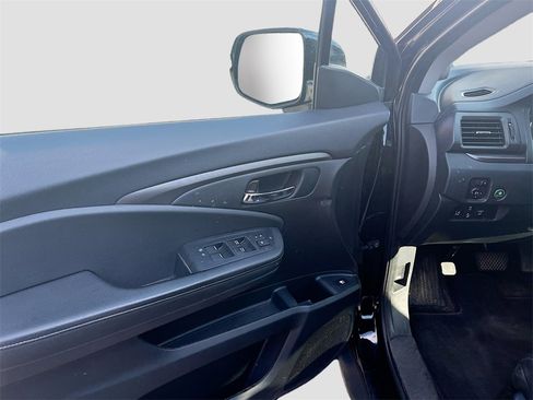 Used 2023 Honda Ridgeline Sport image 17