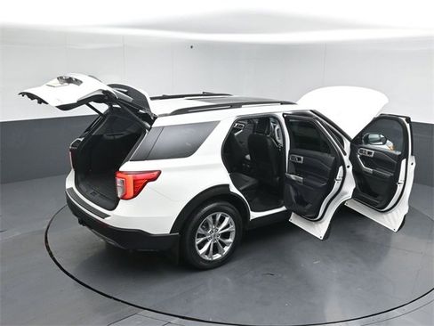 Certified 2021 Ford Explorer XLT w/ Equipment Group 202A image 60