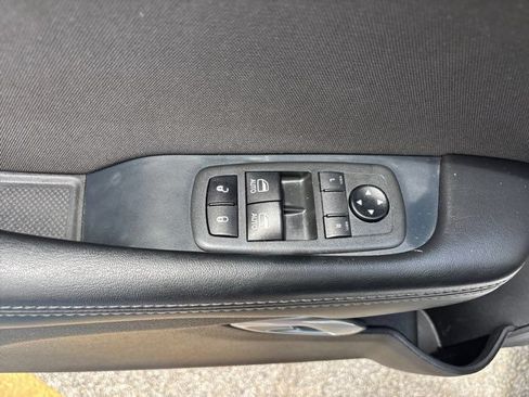 Used 2021 Dodge Challenger SXT w/ Driver Convenience Group RWD image 17