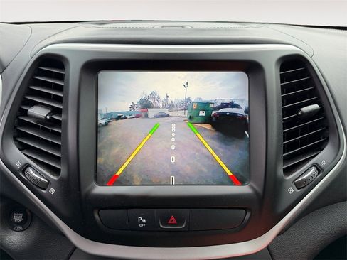 Used 2018 Jeep Cherokee Overland image 9