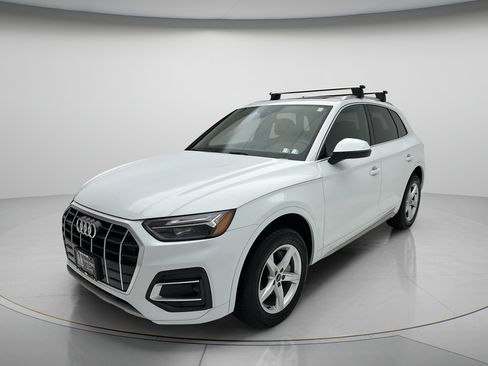 Used 2023 Audi Q5 2.0T Premium w/ Convenience Package AWD/4WD image 3