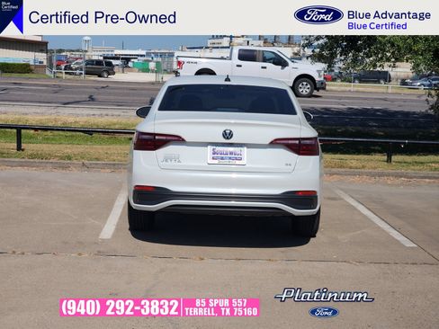 Used 2024 Volkswagen Jetta SE w/ Panoramic Sunroof Package FWD image 8