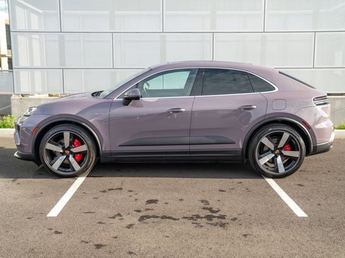 Certified 2025 Porsche Macan 4S Electric AWD/4WD image 2