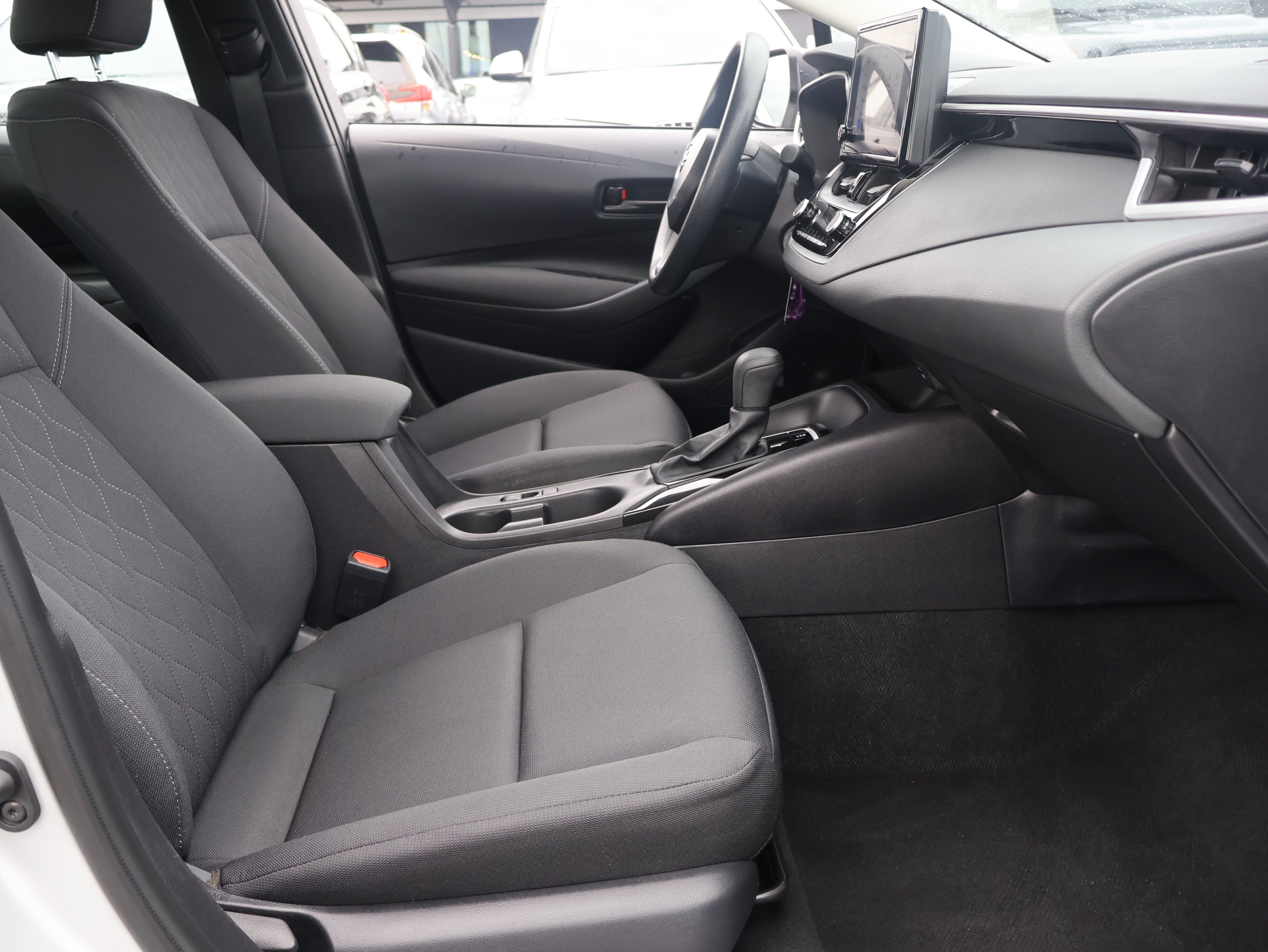 Used 2025 Toyota Corolla LE FWD image 8