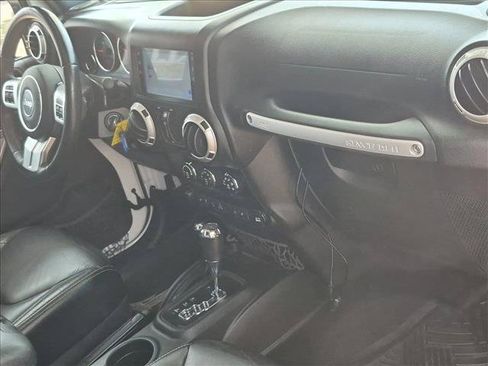 Used 2017 Jeep Wrangler Unlimited Rubicon AWD/4WD image 19