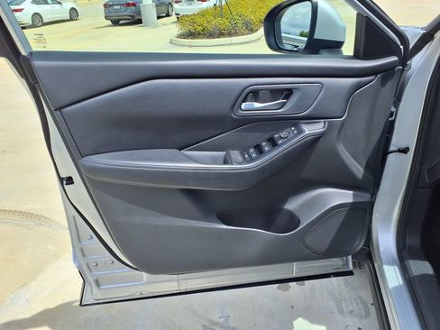 Used 2025 Nissan Rogue SV FWD image 14