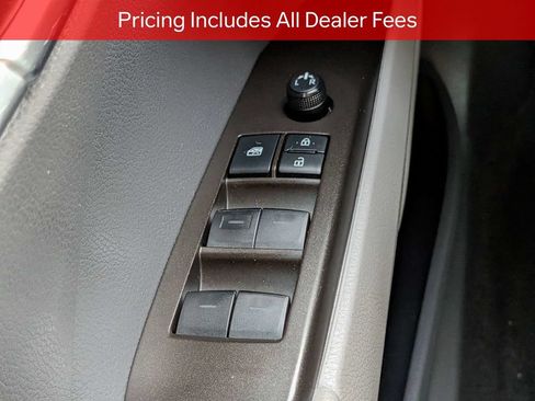 Used 2021 Toyota Camry SE w/ Convenience Package FWD image 24
