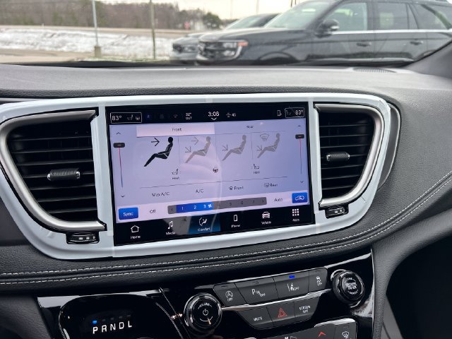 New 2026 Chrysler Pacifica Select FWD image 25