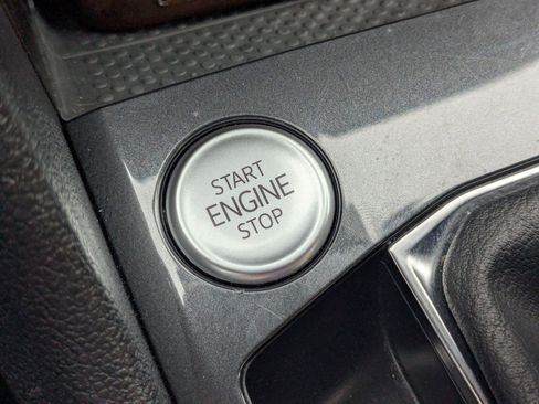 Used 2022 Volkswagen Tiguan SE R-Line image 21