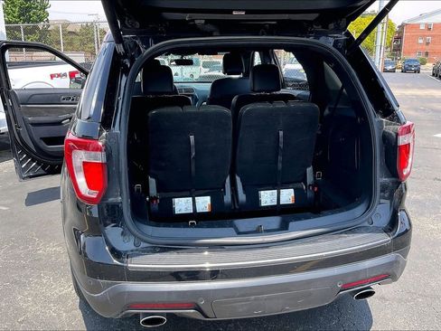 Used 2018 Ford Explorer XLT w/ Equipment Group 202A AWD/4WD image 28