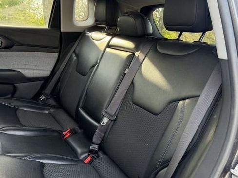 Used 2022 Jeep Compass Latitude FWD image 29