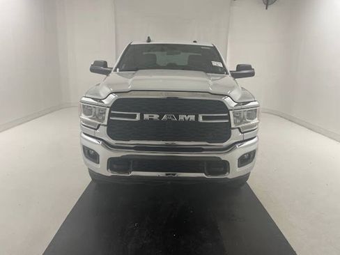 Used 2022 RAM 2500 Tradesman w/ Chrome Appearance Group AWD/4WD image 9