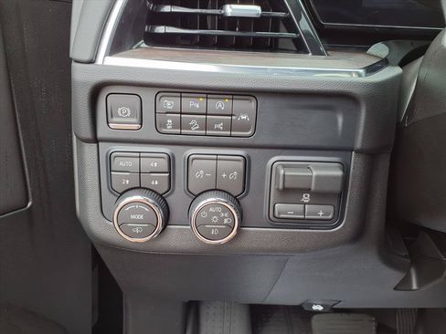 Used 2026 Chevrolet Tahoe Z71 w/ Z71 Off-Road Package AWD/4WD image 16