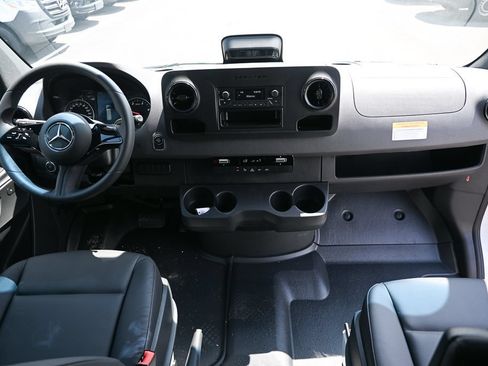Used 2025 Mercedes-Benz Sprinter 2500 image 15