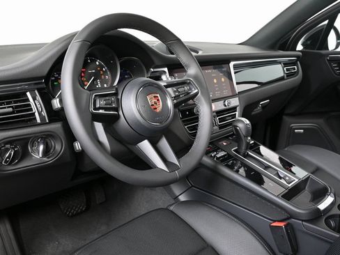 Used 2026 Porsche Macan AWD/4WD image 4