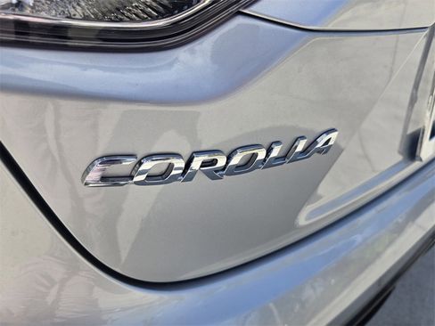 Used 2025 Toyota Corolla SE image 14