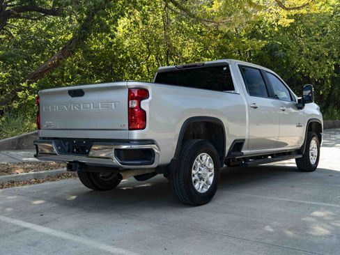 Used 2020 Chevrolet Silverado 2500 LT w/ Texas Edition RWD image 9
