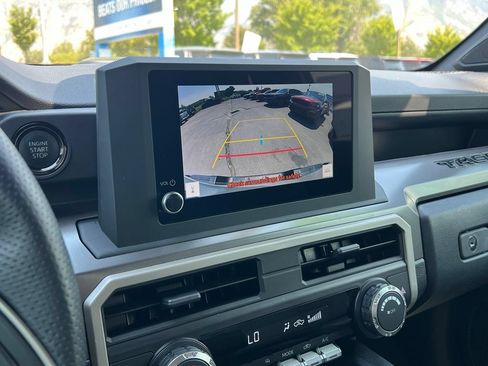Used 2024 Toyota Tacoma SR5 w/ SR5 Upgrade Package AWD/4WD image 34