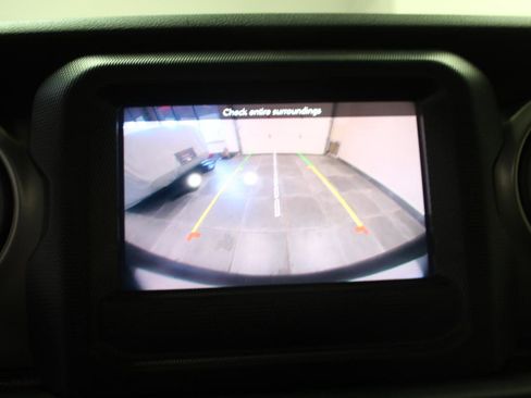 Used 2020 Jeep Wrangler Sport AWD/4WD image 15