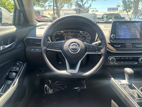 Used 2023 Nissan Altima 2.5 SV FWD image 34