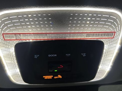 New 2026 Toyota Prius XLE FWD image 32