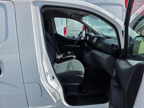 Used 2020 Nissan NV200 S image 17