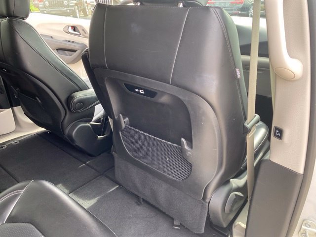 Used 2024 Chrysler Pacifica Touring-L FWD image 32
