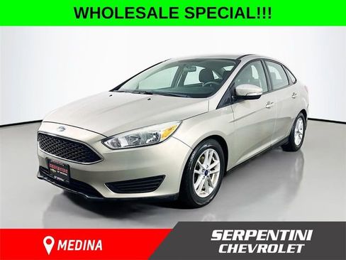 Used 2015 Ford Focus SE image 1