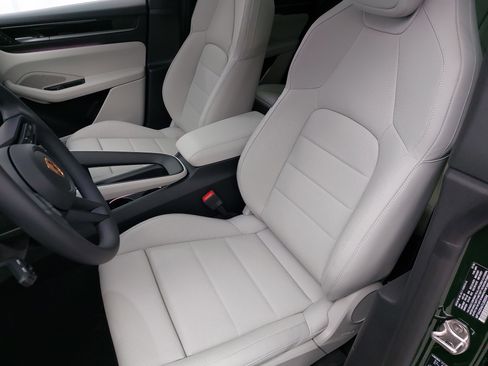 New 2026 Porsche Macan 4 Electric image 5