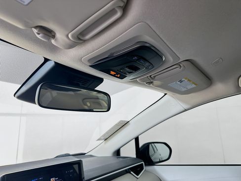 Used 2025 Toyota Corolla LE FWD image 18