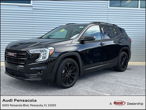 Used 2022 GMC Terrain SLT w/ Tech Package FWD image 1