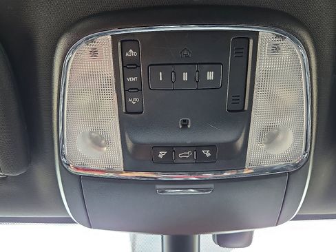 Used 2018 Jeep Grand Cherokee Altitude AWD/4WD image 20