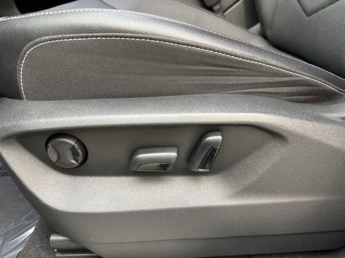 Used 2024 Volkswagen Atlas SE w/ Panoramic Sunroof Package FWD image 28