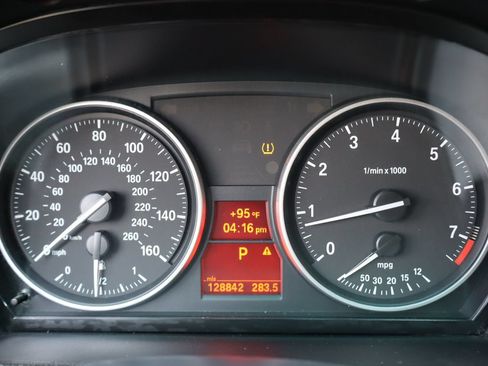 Used 2011 BMW 328i xDrive Sedan AWD/4WD image 35