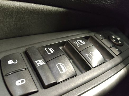 Used 2020 Jeep Cherokee Latitude Plus image 27