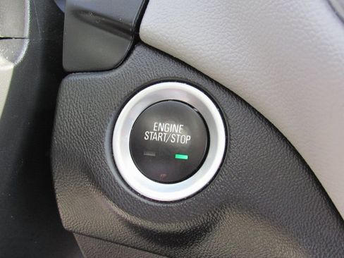 Used 2021 Chevrolet Equinox LS image 17