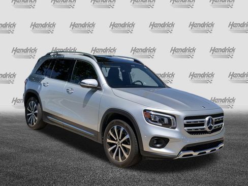 Used 2023 Mercedes-Benz GLB 250 4MATIC image 2