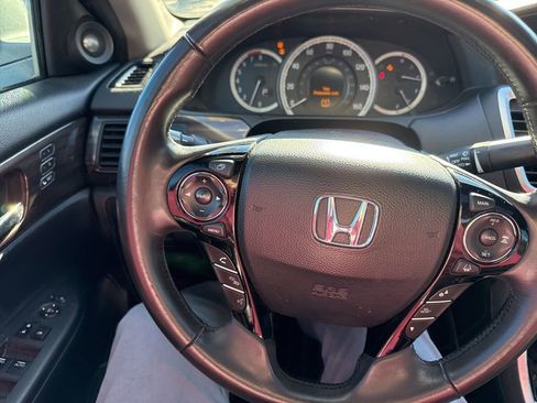 Used 2017 Honda Accord Touring image 21